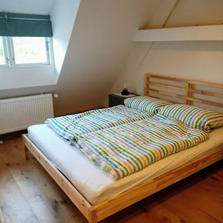 Apartment Gemuetliches Schwalbennest, Resthof, Dachterrasse In Schaalseenaehe *