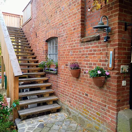 Apartamento Gemuetliches Schwalbennest, Resthof, Dachterrasse In Schaalseenaehe